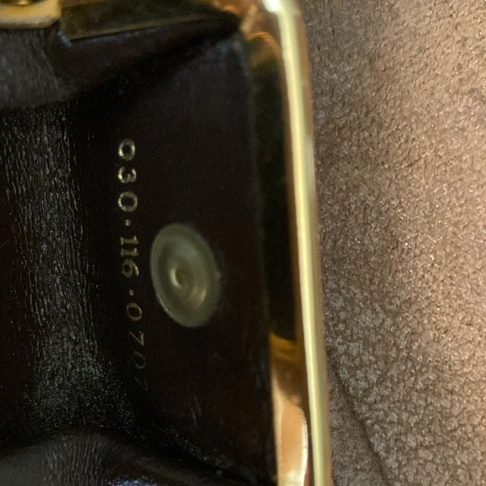 Gucci Tan Gray Key Card Holder with Gold Emblem